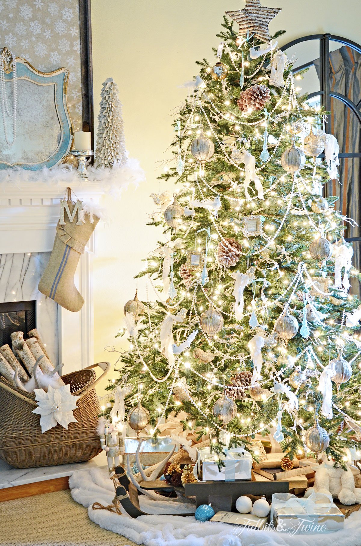 Tips for Decorating a Christmas Tree Garland On A Christmas Tree