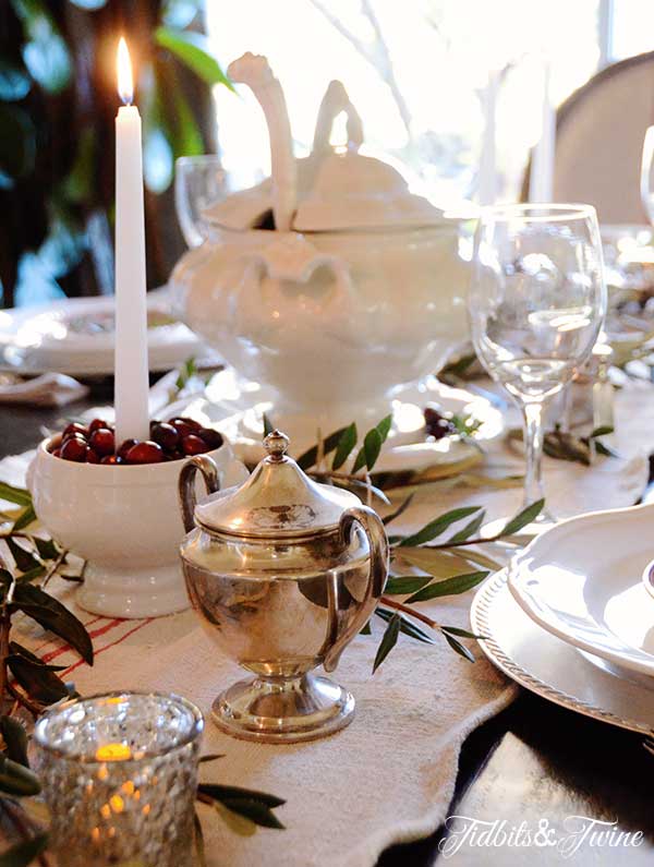 Tidbits&Twine-Holiday-Tablescape-2