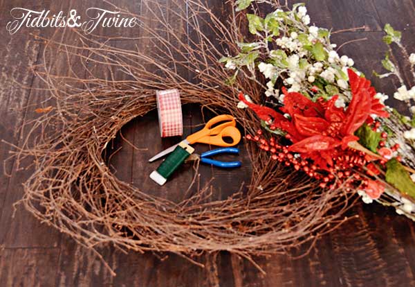 Tidbits&Twine-Holiday-Wreath-Step-1