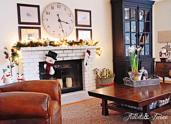 Tidbits&Twine-Christmas-Family-Room-2