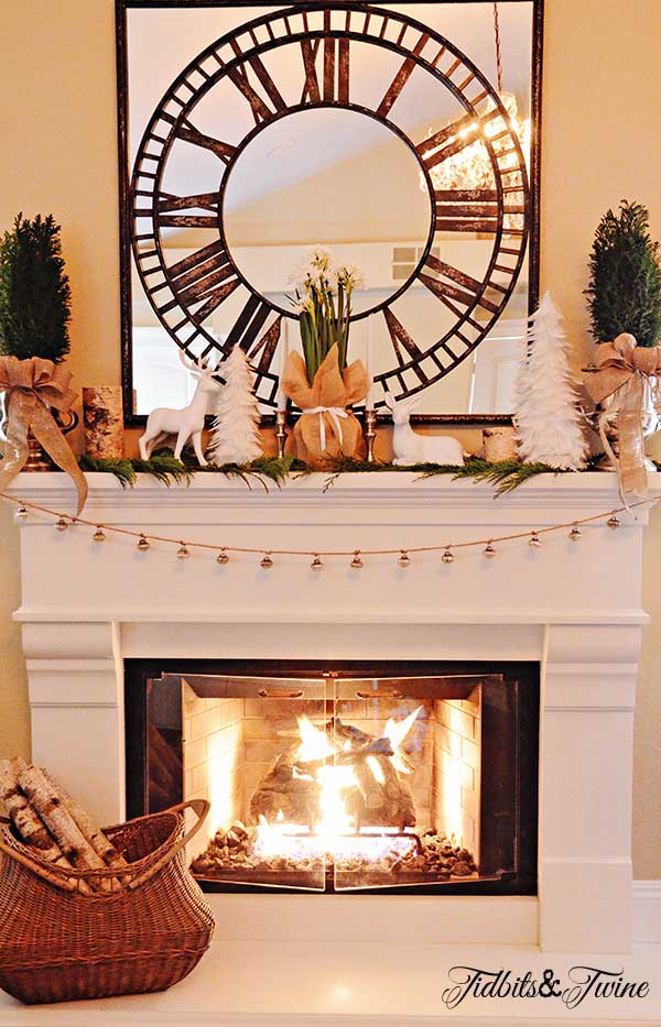 Tidbits&Twine-Christmas-Mantel-11