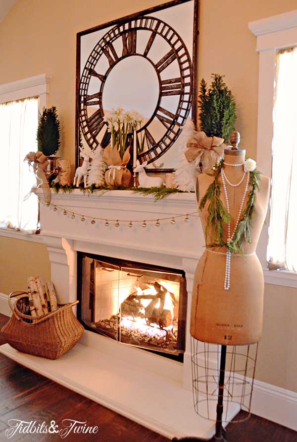 Tidbits&Twine-Christmas-Mantel-2