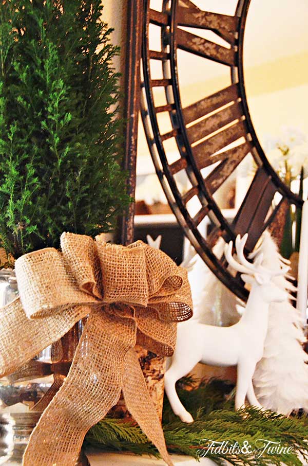 Tidbits&Twine-Christmas-Mantel-6a