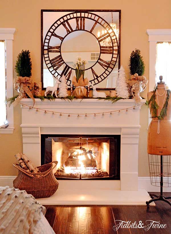 Tidbits&Twine-Christmas-Mantel