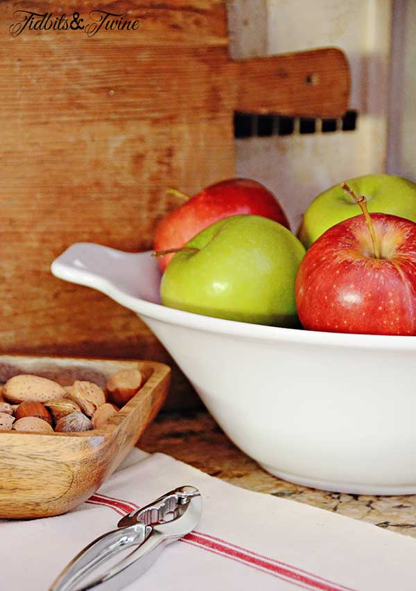 Tidbits&Twine-Vintage-Bread-Board-and-Apples