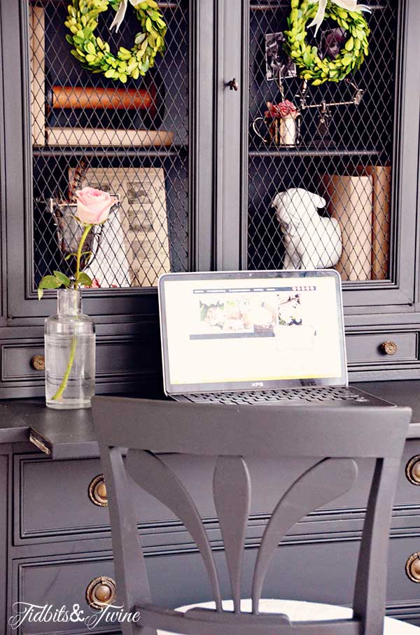 TIDBITS-&-TWINE-Guest-Bedroom-Desk-with-Chair