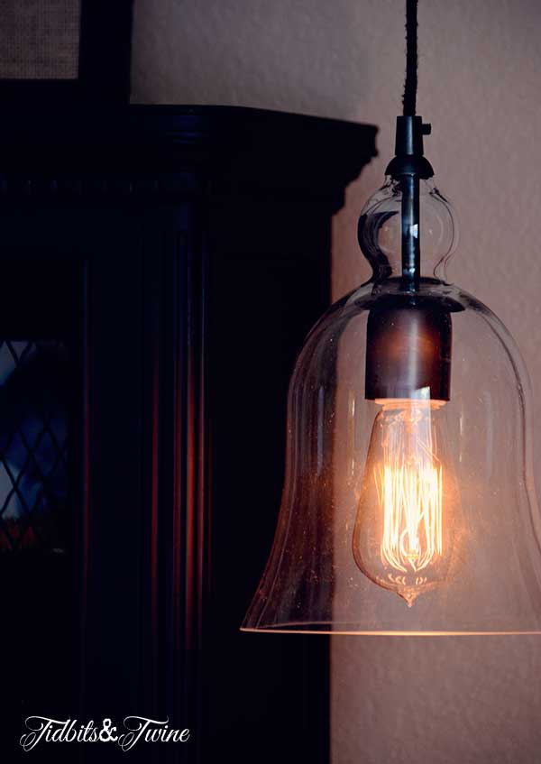 TIDBITS-&-TWINE-Guest-Bedroom-Retro-Bulb