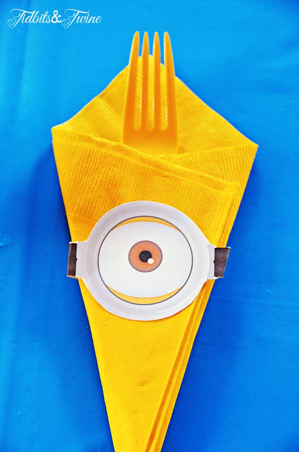 TIDBITS-&-TWINE-Minion-Eye-Utensil-Decorations