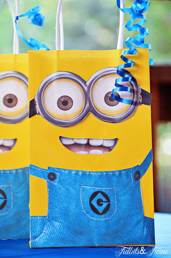 TIDBITS-&-TWINE-Minion-Goodie-Bags