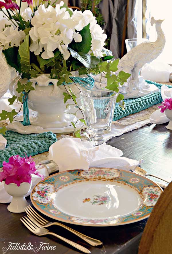 TIDBITS-&-TWINE-Spring-Tablescape-1