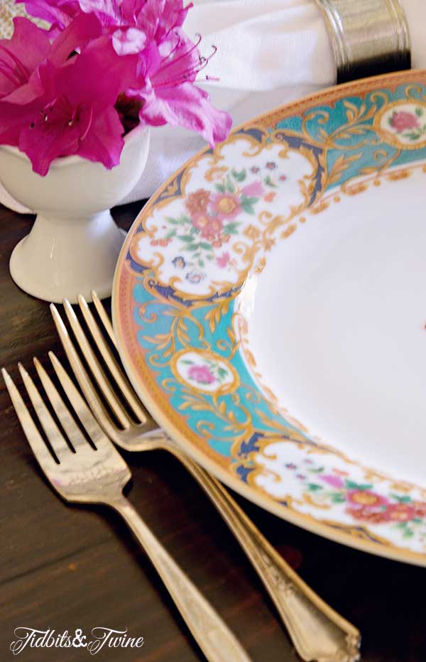 TIDBITS-&-TWINE-Spring-Tablescape-Setting-1