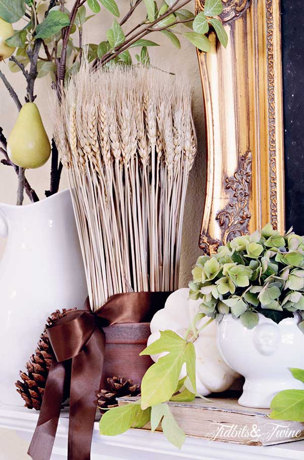 TIDBITS-&-TWINE-Fall-Mantel-Decor