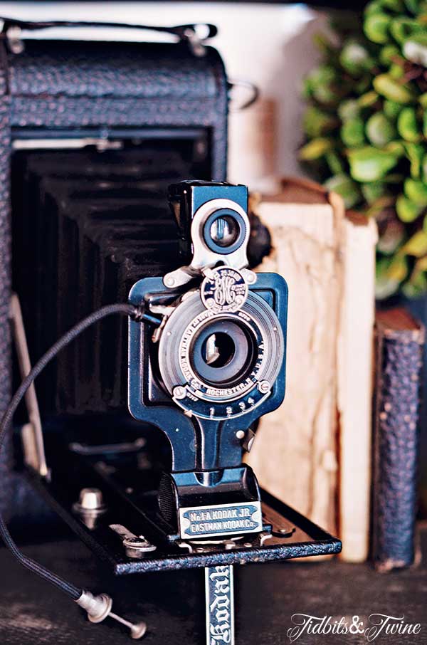 TIDBITS-&-TWINE-Vintage-Camera-2