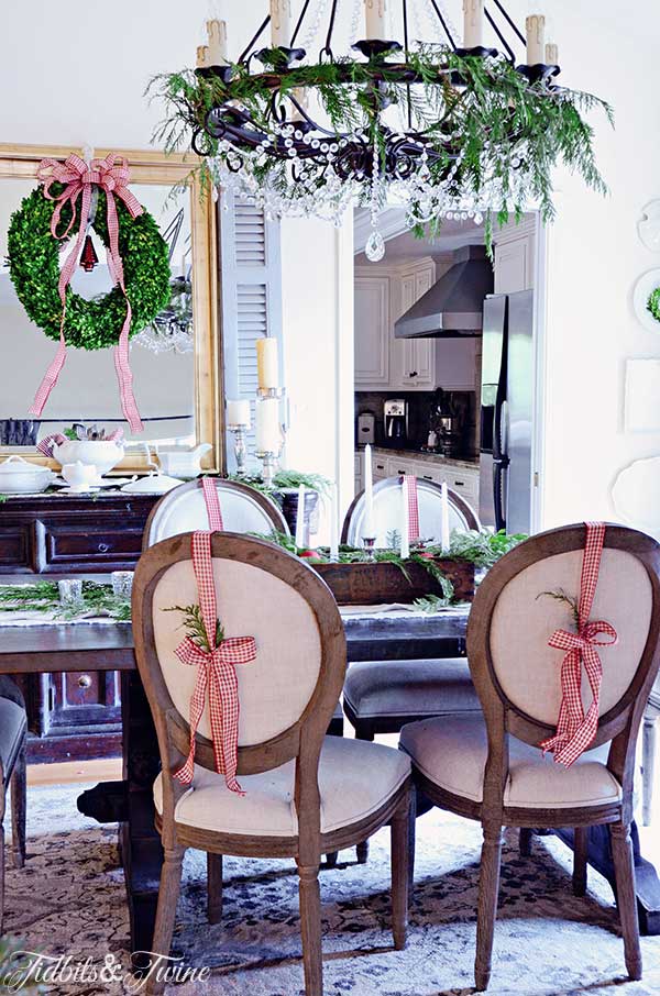 TIDBITS-&-TWINE-Christmas-Dining-Room-2