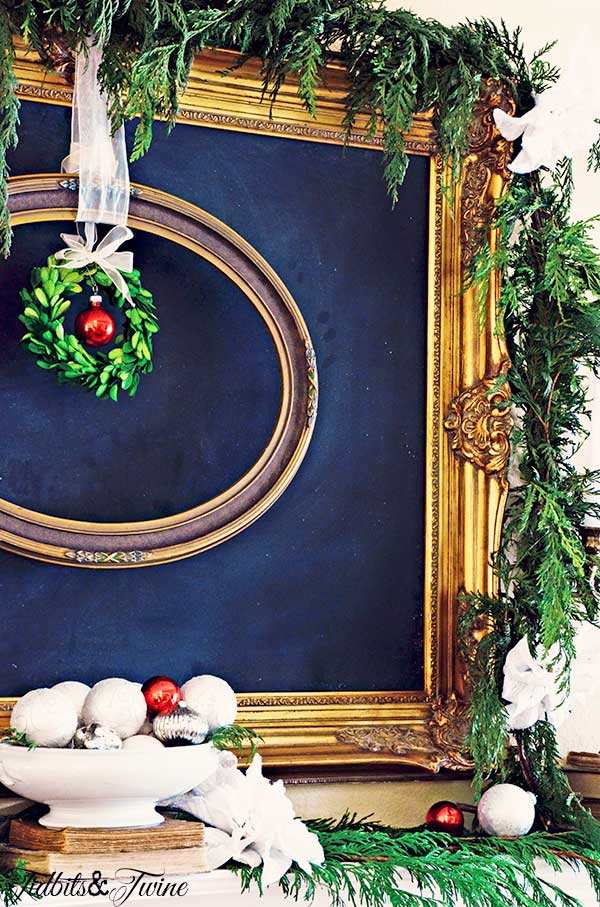 TIDBITS-&-TWINE-Christmas-Living-Room-Mantel-4