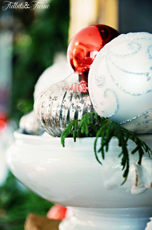 TIDBITS-&-TWINE-Christmas-Living-Room-Mantel-Ironstone-Centerpiece-2