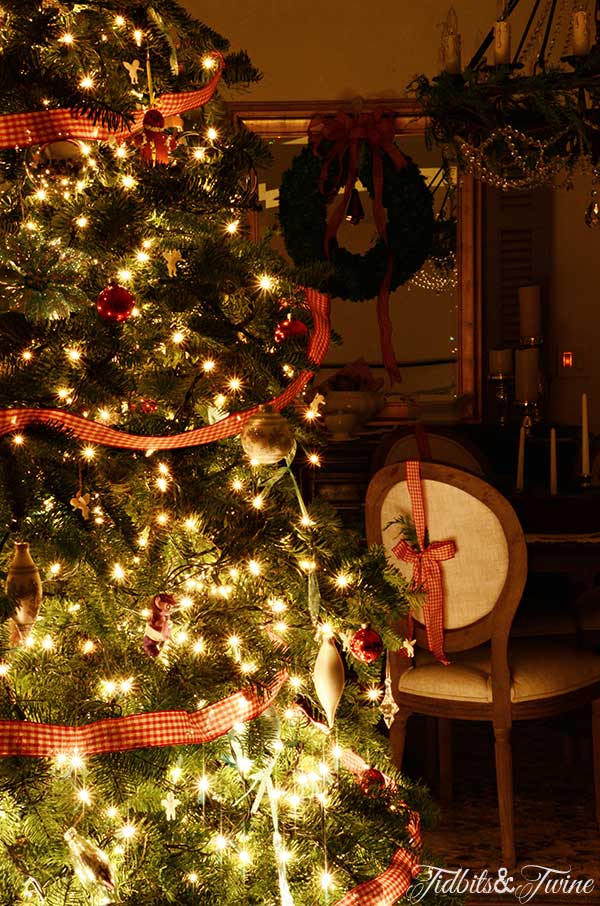 TIDBITS-&-TWINE-Christmas-Living-Room-Tree-at-Night