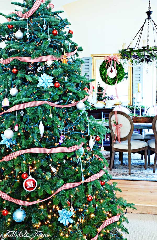 TIDBITS-&-TWINE-Christmas-Living-Room