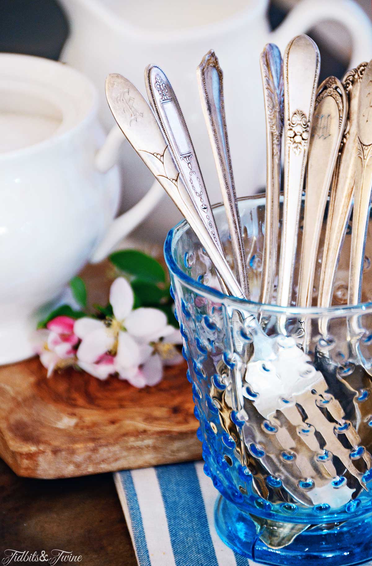 TIDBITS&TWINE -  A cup can be used as a utensil caddy!