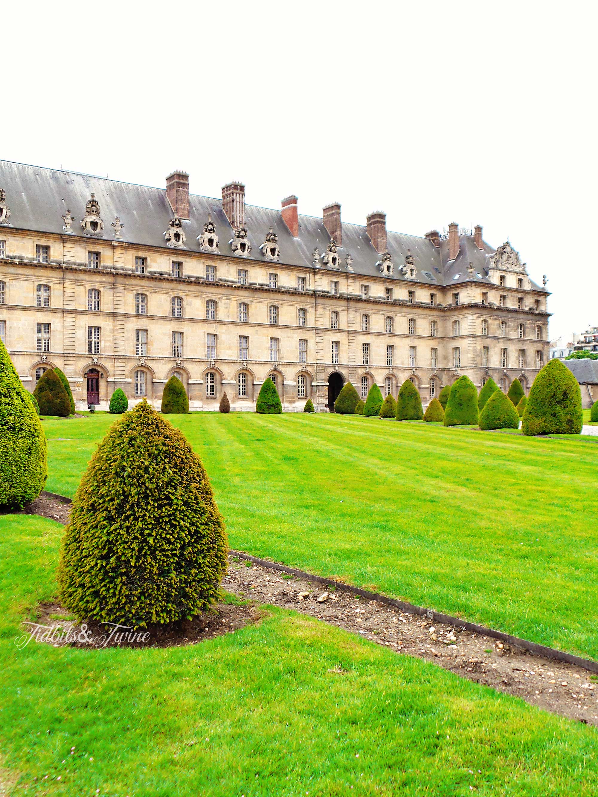 TIDBITS&TWINE-Hotels-des-Invalides-Front