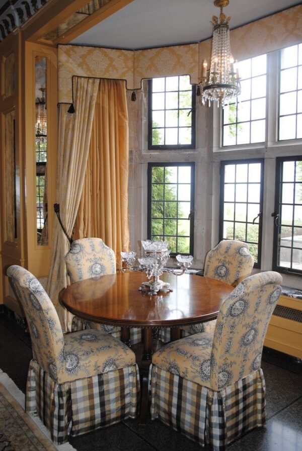 Design Idea 1 Chair + 2 Fabrics Tidbits&Twine