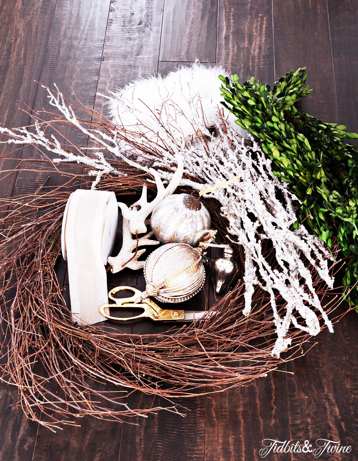 TIDBITS-&-TWINE---DIY-Boxwood-Christmas-Wreath-Step-1