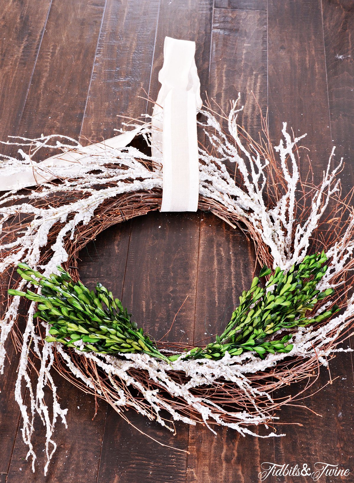 TIDBITS-&-TWINE---DIY-Boxwood-Christmas-Wreath-Step-3