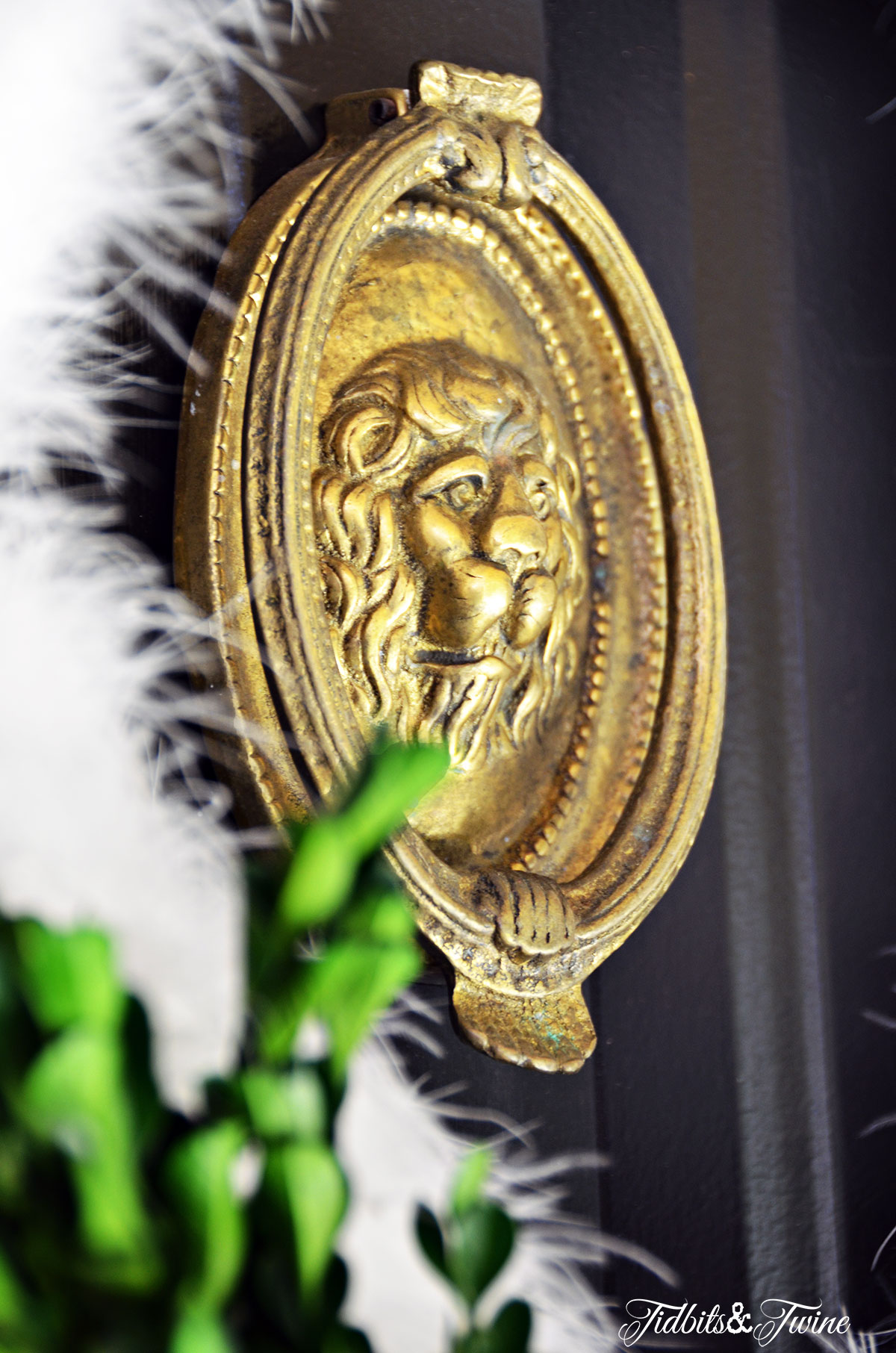 TIDBITS-&-TWINE---DIY-Christmas-Wreath-Vintage-Brass-Lionhead-Knocker