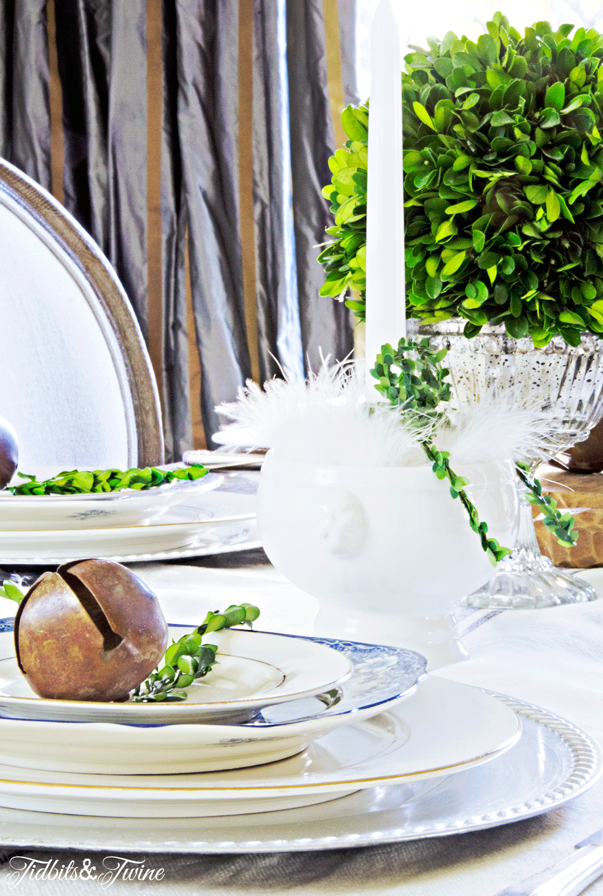 TIDBITS&TWINE-Dining-Room-Table-Christmas-2015-A