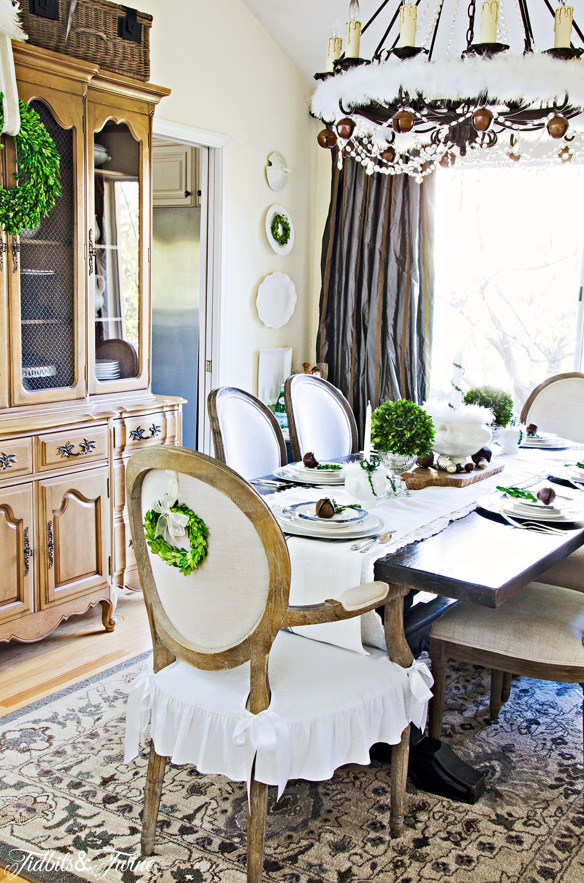 TIDBITS&TWINE-French-Dining-Room-Christmas-2015-c