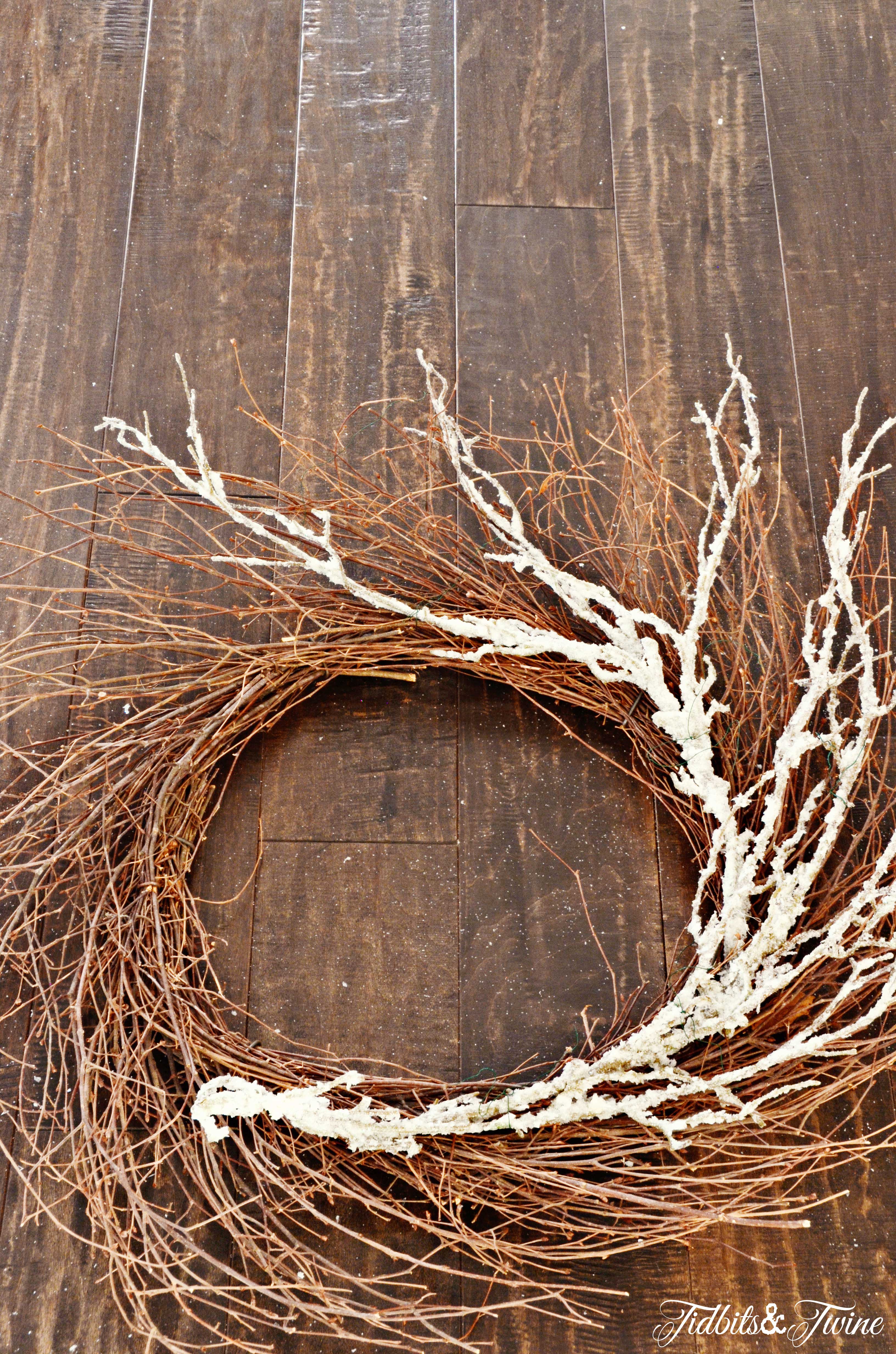 TIDBITS-&-TWINE---DIY-Elegant-Christmas-Wreath-Step-1