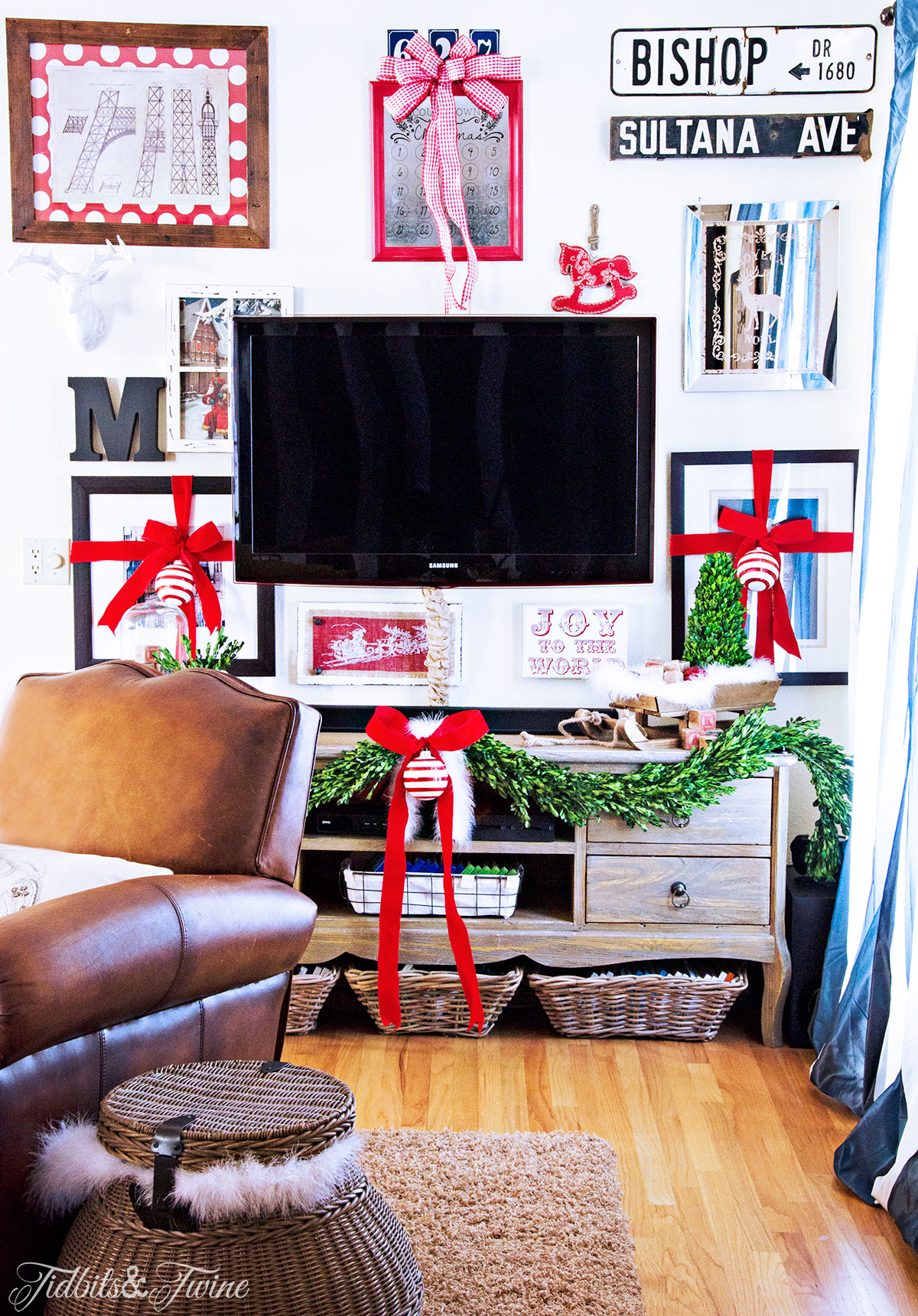 TIDBITS&TWINE---Christmas-2015-Gallery-Wall-5