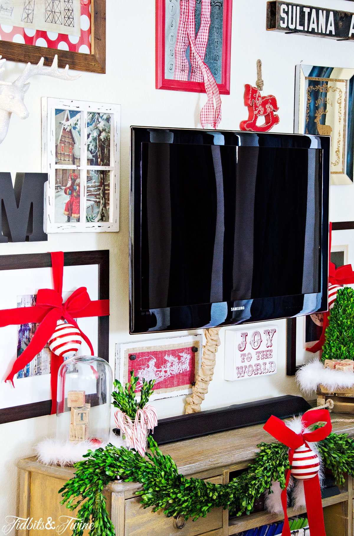 TIDBITS&TWINE Christmas TV Gallery Wall with Pops of Red and Boxwood Swags