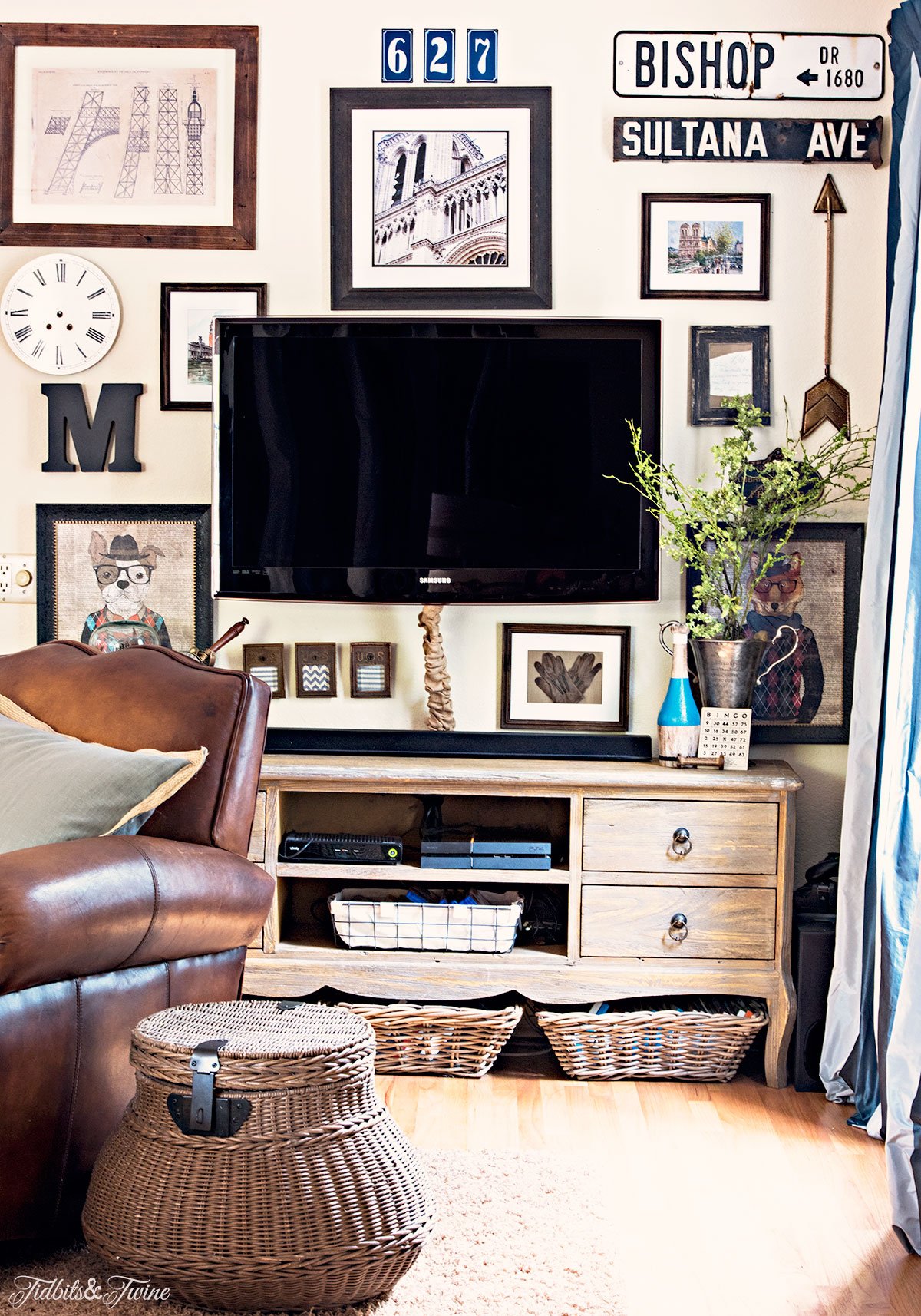 TIDBITS&TWINE-Updated-Family-Room-TV-Gallery-Wall