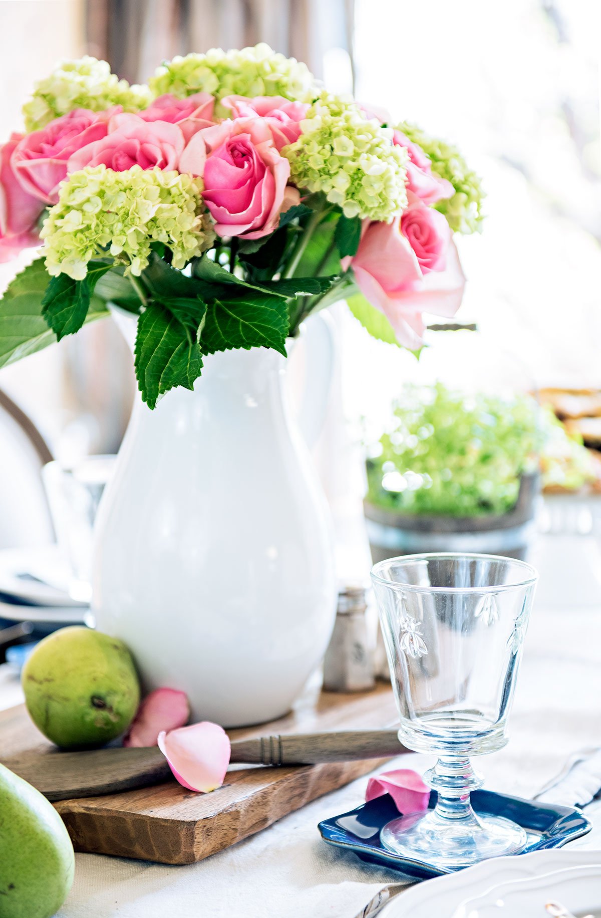 TIDBITS&TWINE Dining Table Centerpiece Hydrangea and Roses