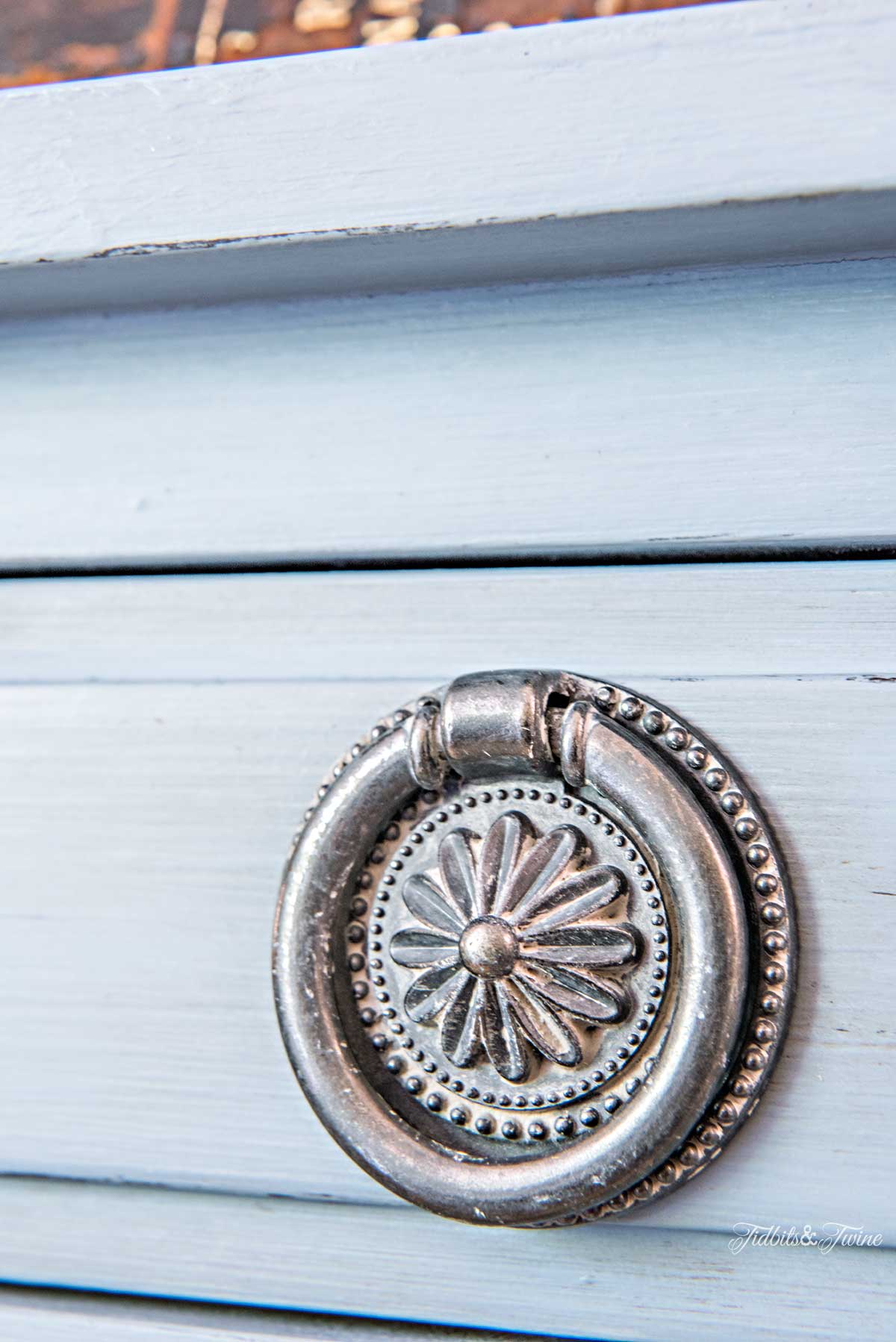 Tidbits&Twine-Chalk-Painted-French-Drawer-Knobs