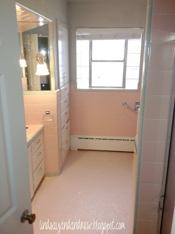 1950s Pink tile bathroom
