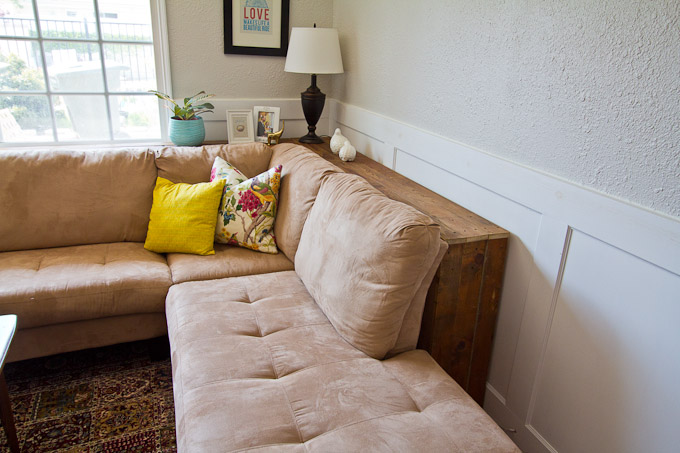 DIY table behind sectional. How to make a small space look bigger #smallspace #decorating