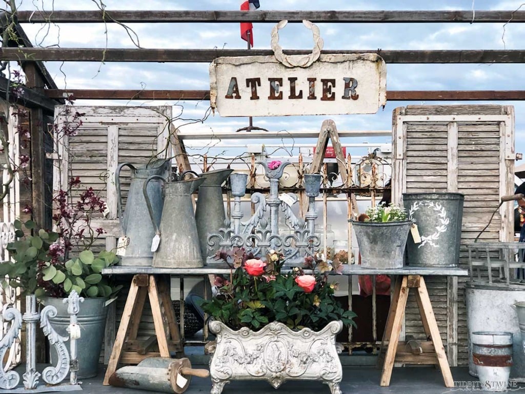 Atelier de Campagne booth display