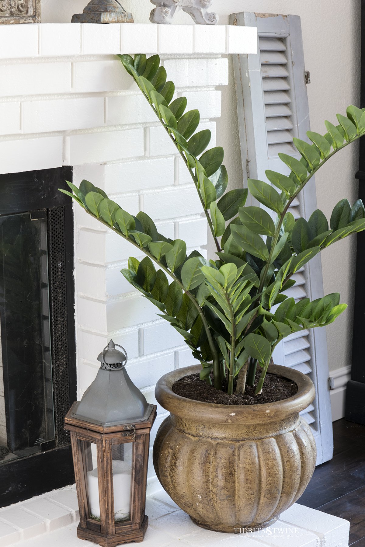 2 Easy Methods to Secure Artificial Plants in Pots So They Look Real!