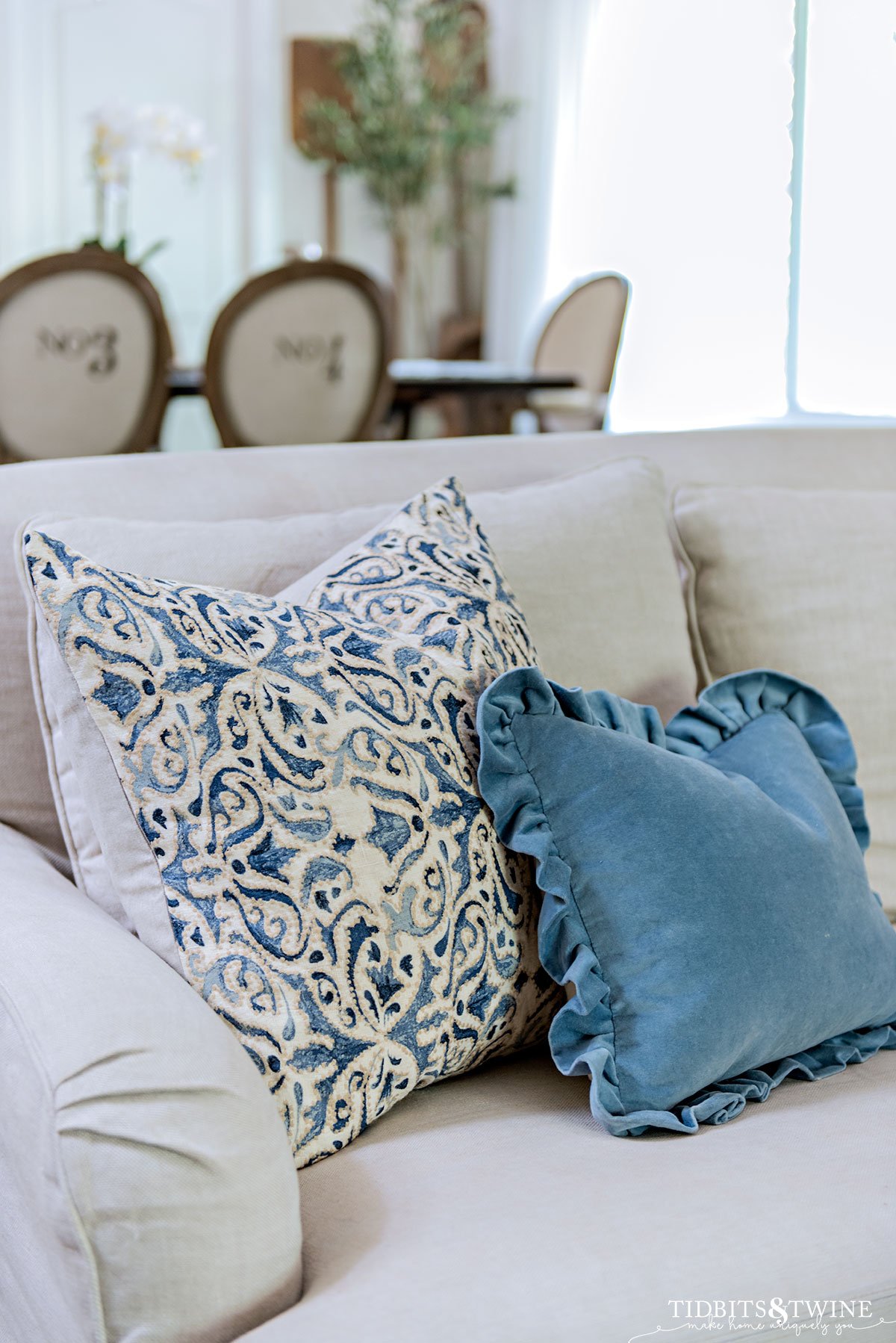 A Guide to Throw Pillow Sizes & Arrangements - Tidbits&Twine