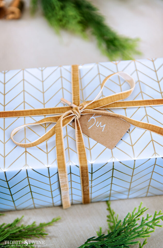 Easy & Elegant Christmas Wrapping Ideas - Tidbits&Twine