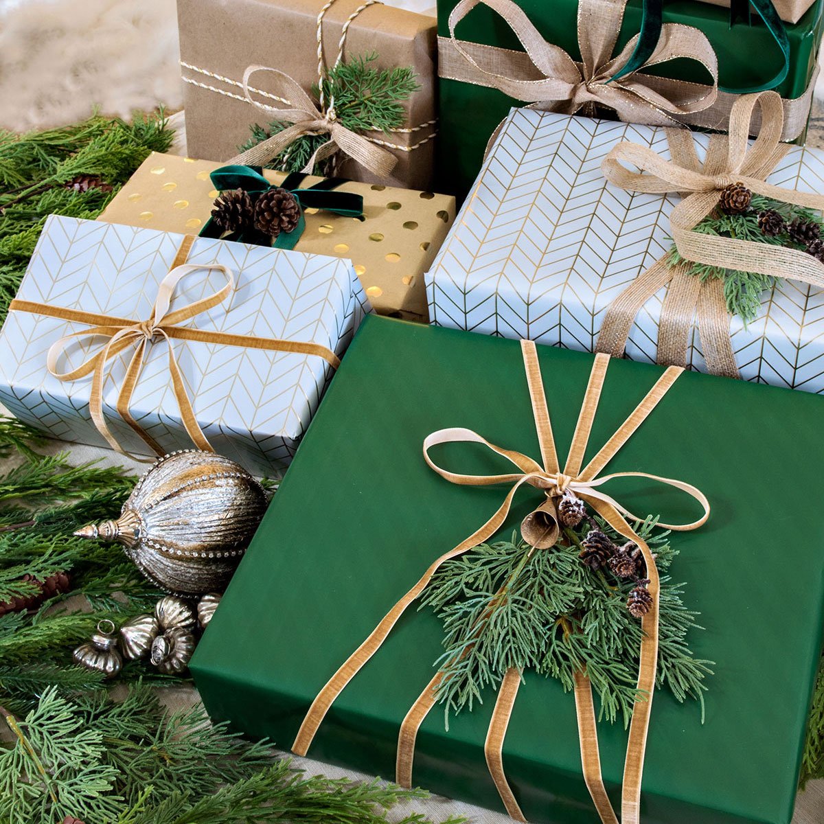 Easy & Elegant Christmas Wrapping Ideas - Tidbits&Twine