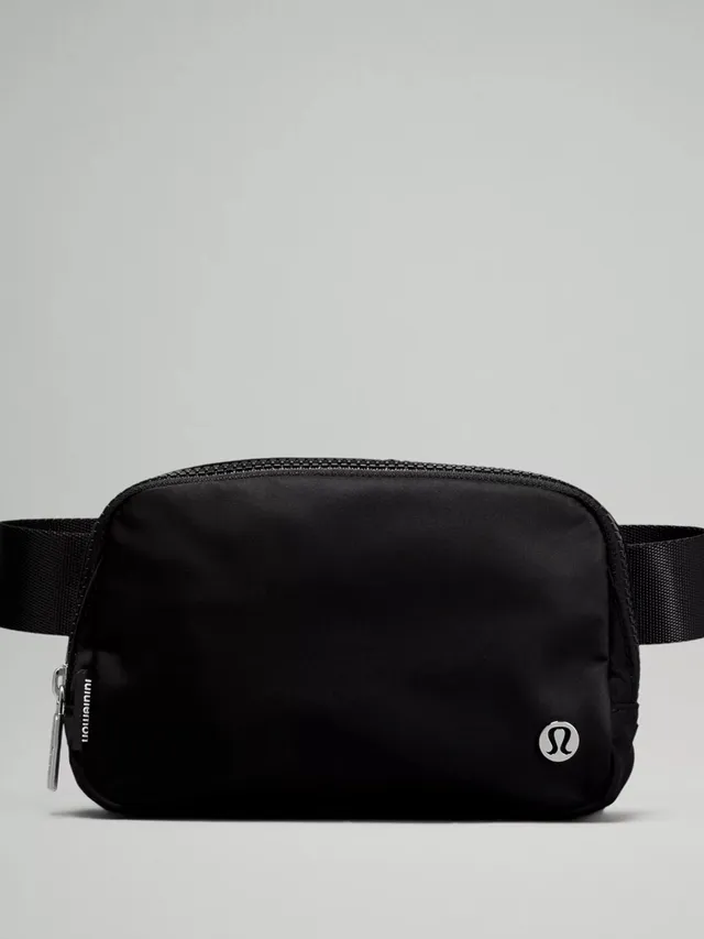 black lululemon everywhere bag