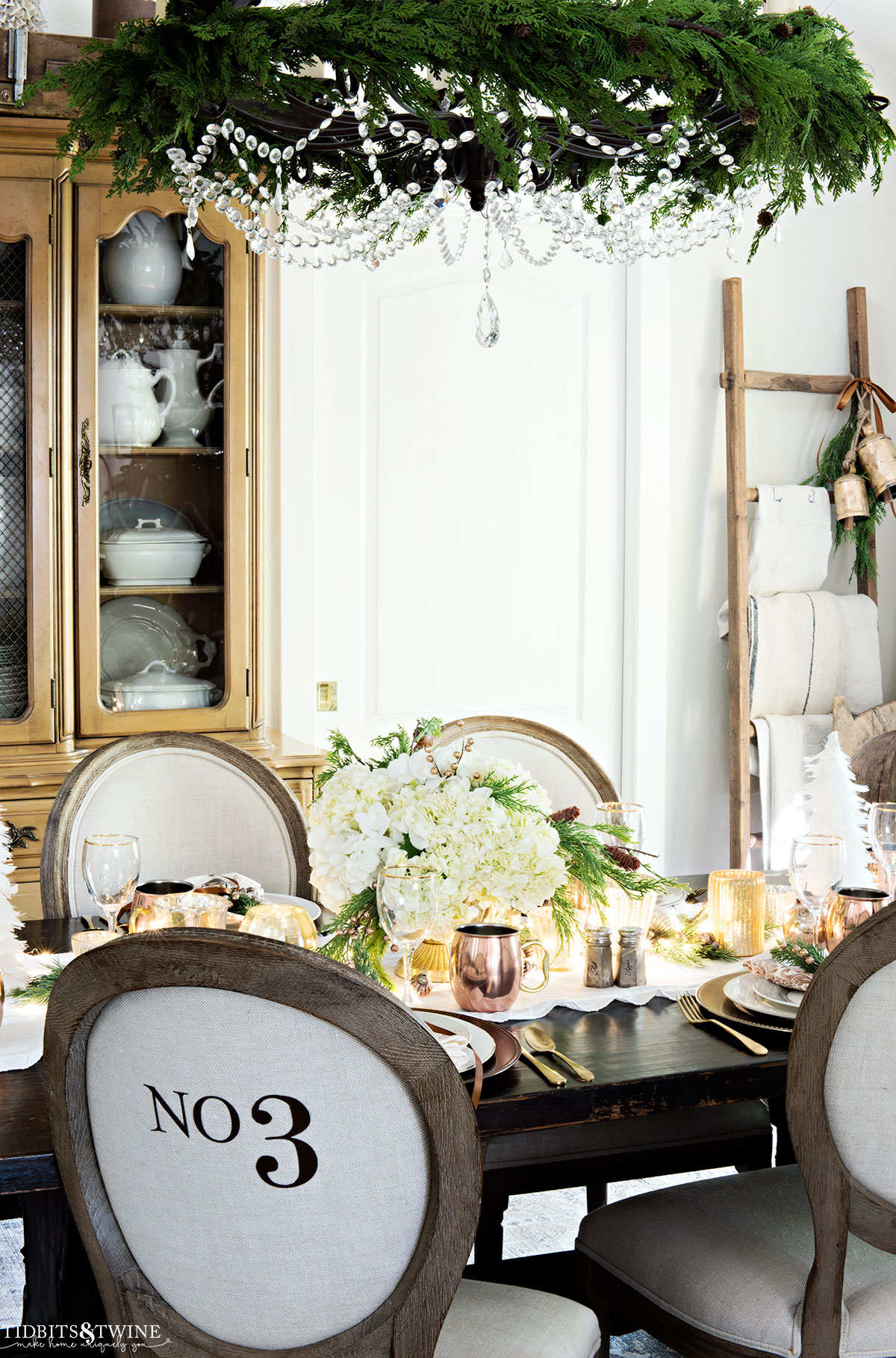 christmas tablescape with hydrangea centerpiece and copper and gold plates