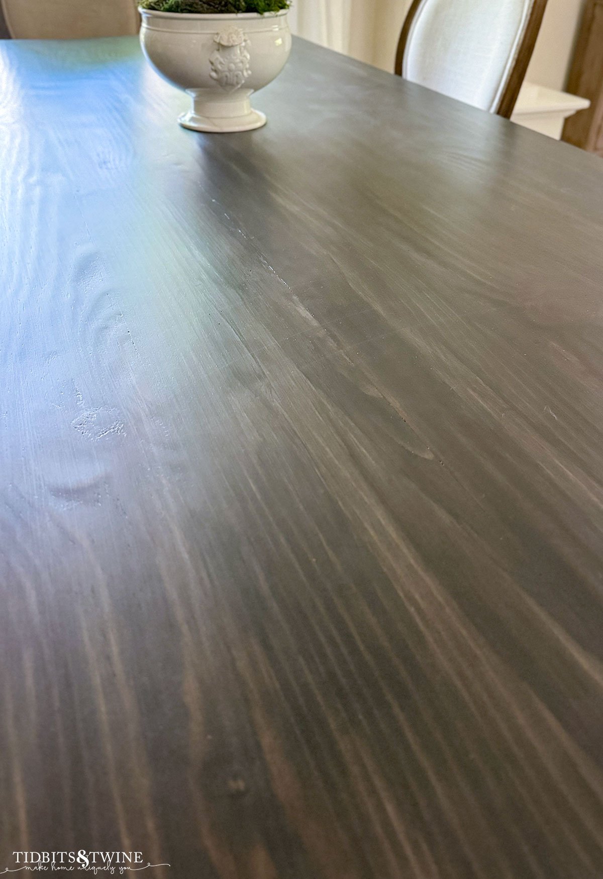 closeup of behr slate stained table top showing streaks in the stain