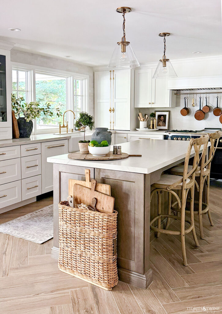 10 Clever Kitchen Cabinet Storage ideas - Tidbits&Twine
