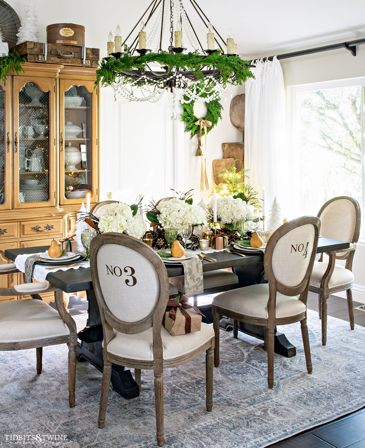christmas dining room table setting with browns greens and gold - A Christmas Table Idea!