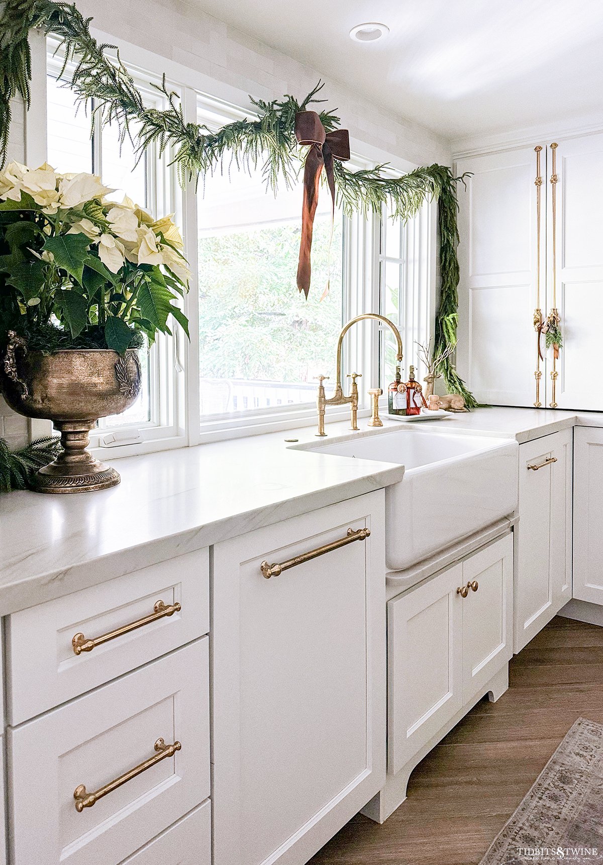 kitchen window decorated for christmas with garland swag and ribbon - Kitchen window idea