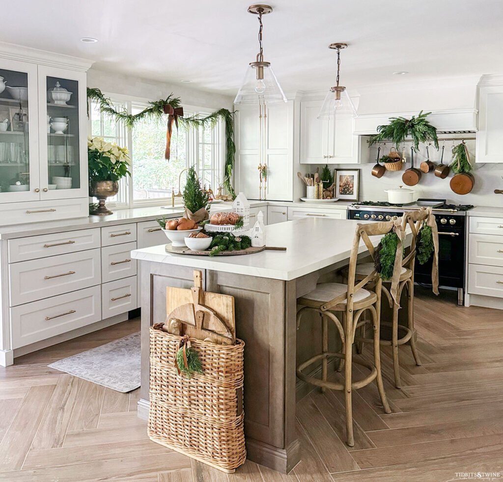 traditional wood and white christmas kitchen - Christmas kitchen decorating ideas